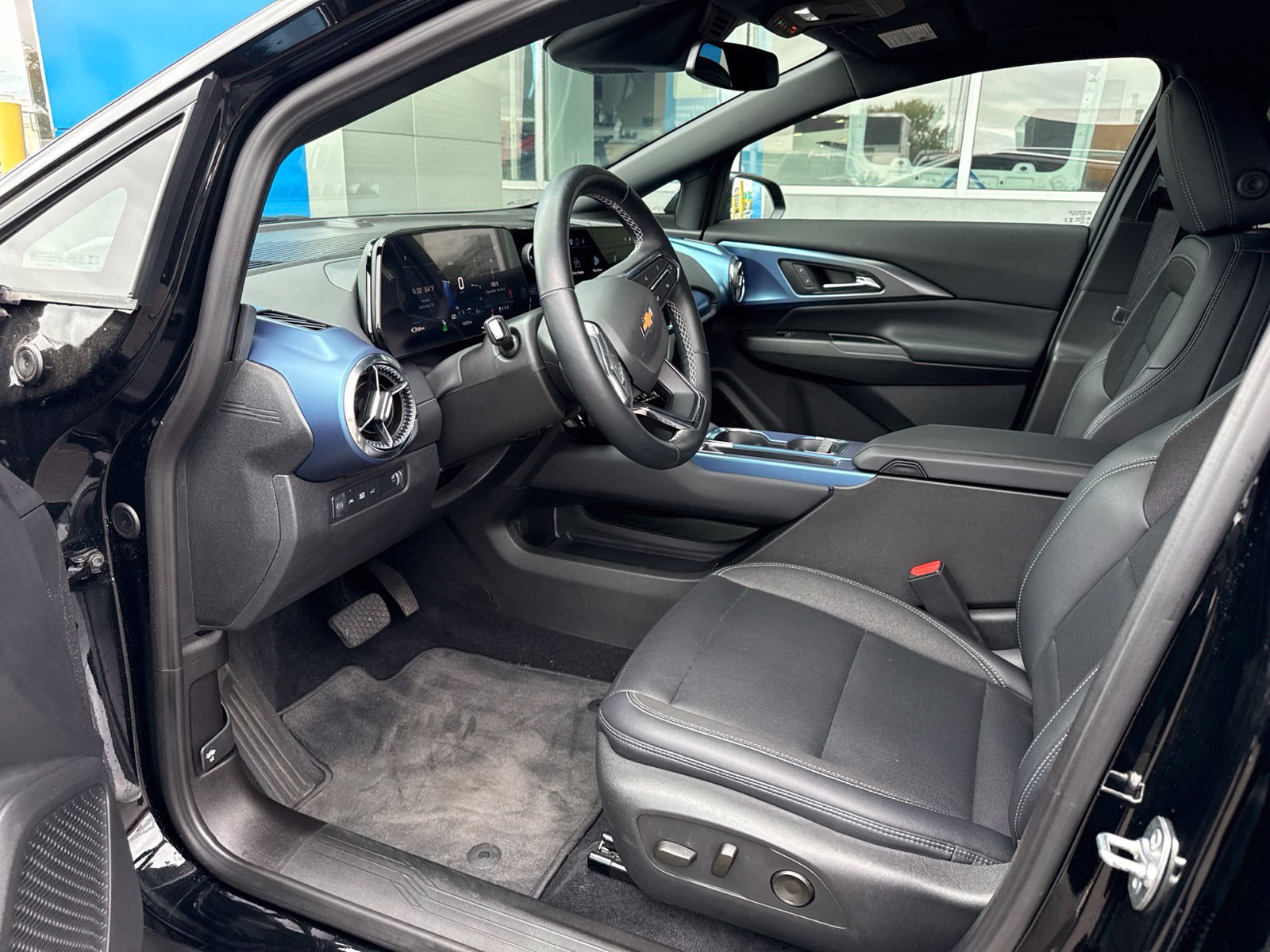 Used 2024 Chevrolet Equinox EV LT AWD/4WD image 19