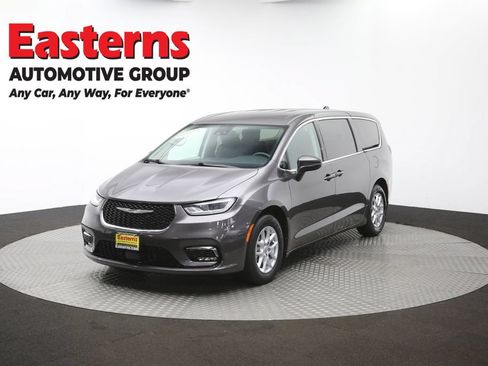 Used 2023 Chrysler Pacifica Touring-L FWD image 56