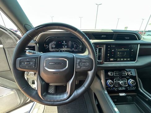 Used 2024 GMC Yukon Denali Ultimate AWD/4WD image 10