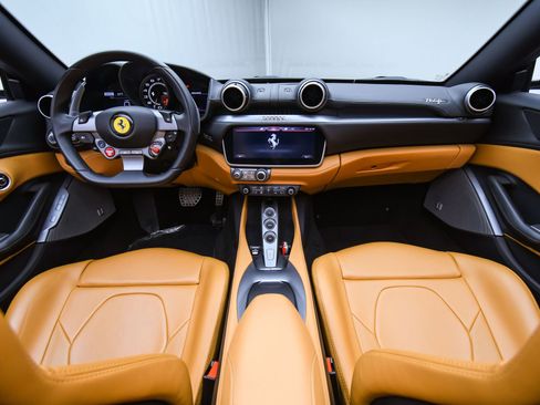 Used 2019 Ferrari Portofino image 13