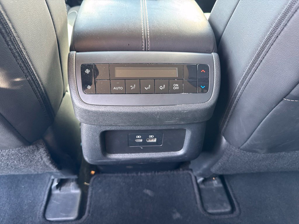 Used 2025 Nissan Pathfinder SL AWD/4WD image 17