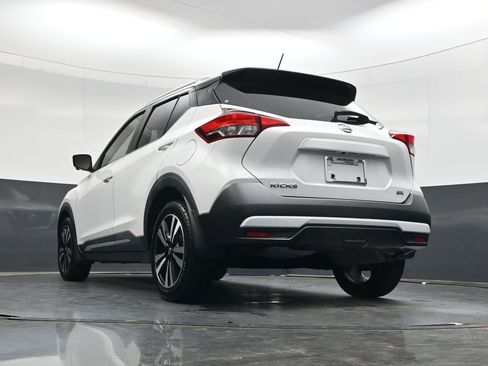 Used 2018 Nissan Kicks SR w/ Premium Package FWD image 35