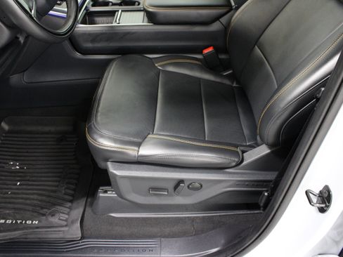 Used 2025 Ford Expedition Tremor AWD/4WD image 15