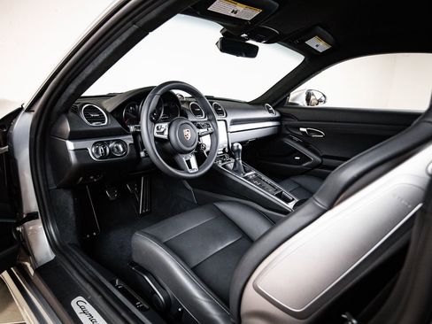 Certified 2025 Porsche 718 Cayman GTS RWD image 4