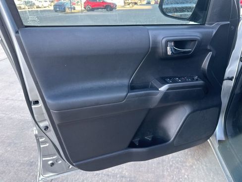 Used 2022 Toyota Tacoma TRD Sport image 6