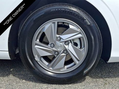 Used 2025 Hyundai Elantra SE FWD image 8