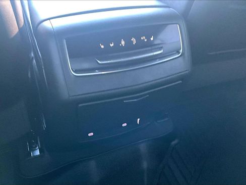 Used 2024 Cadillac Escalade ESV Premium Luxury image 34