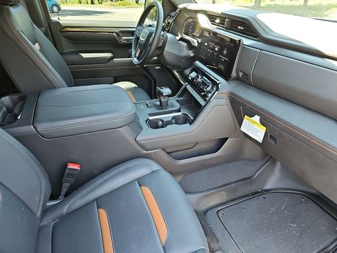Used 2024 GMC Sierra 1500 AT4 w/ Technology Package AWD/4WD image 10