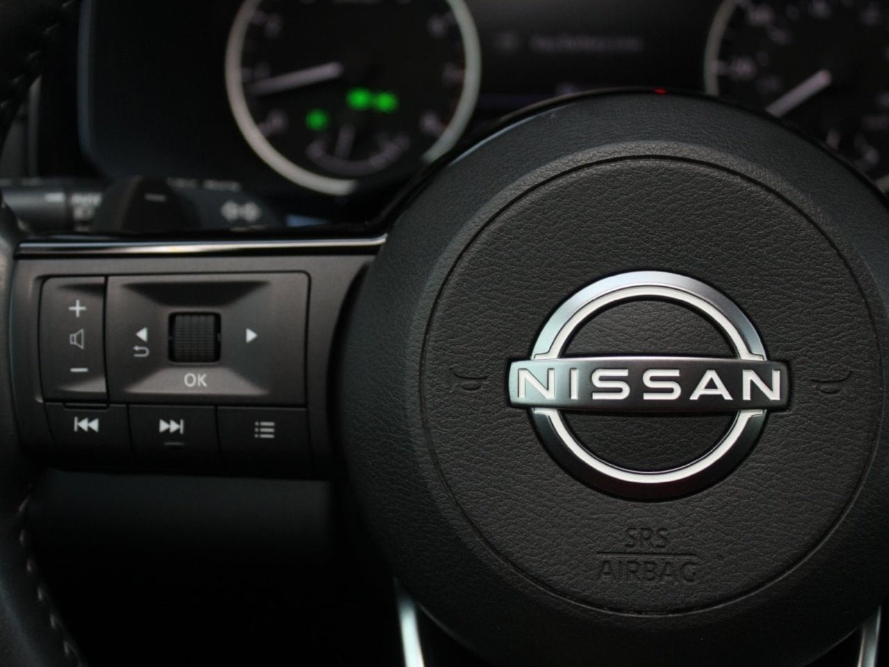 Used 2022 Nissan Pathfinder SL w/ SL Black Package FWD image 34