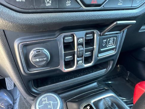 Certified 2024 Jeep Wrangler Sport S image 25