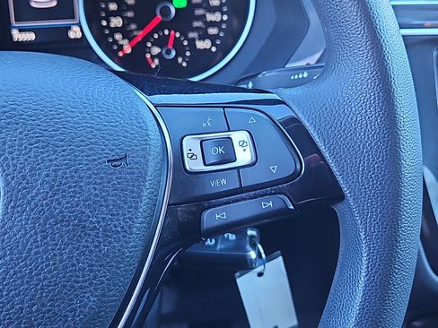 Used 2021 Volkswagen Tiguan S image 13