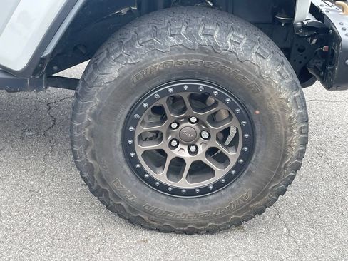 Used 2021 Jeep Wrangler Unlimited Rubicon w/ Xtreme Recon 35" Tire Package AWD/4WD image 32