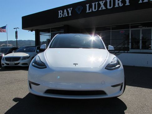 Used 2021 Tesla Model Y Long Range AWD/4WD image 3