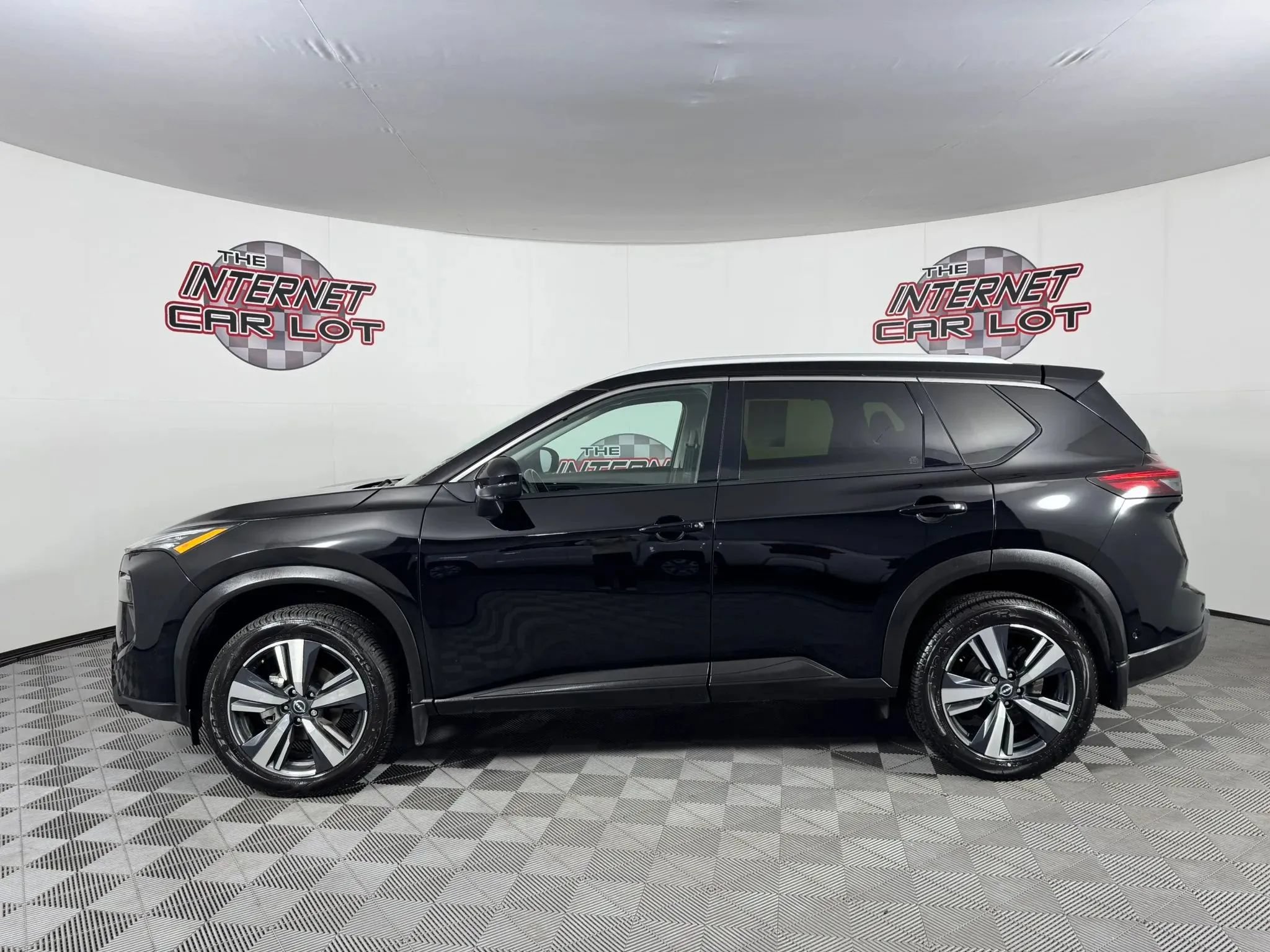 Used 2024 Nissan Rogue SL w/ SL Premium Package AWD/4WD image 4