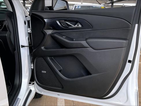 Used 2021 Chevrolet Traverse High Country FWD image 21