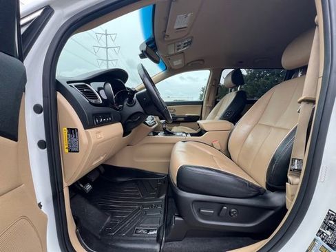 Used 2017 Kia Sedona SX image 16