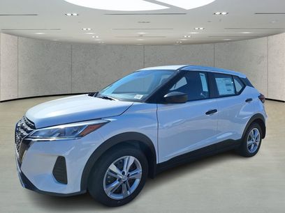 New 2025 Nissan Kicks Play S