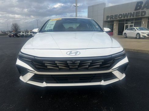 Used 2024 Hyundai Elantra Limited image 3