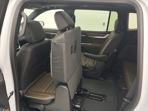 New 2026 GMC Acadia Denali Ultimate w/ LPO, All-Weather Package AWD/4WD image 68