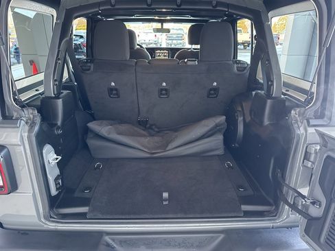 Used 2023 Jeep Wrangler Altitude image 23