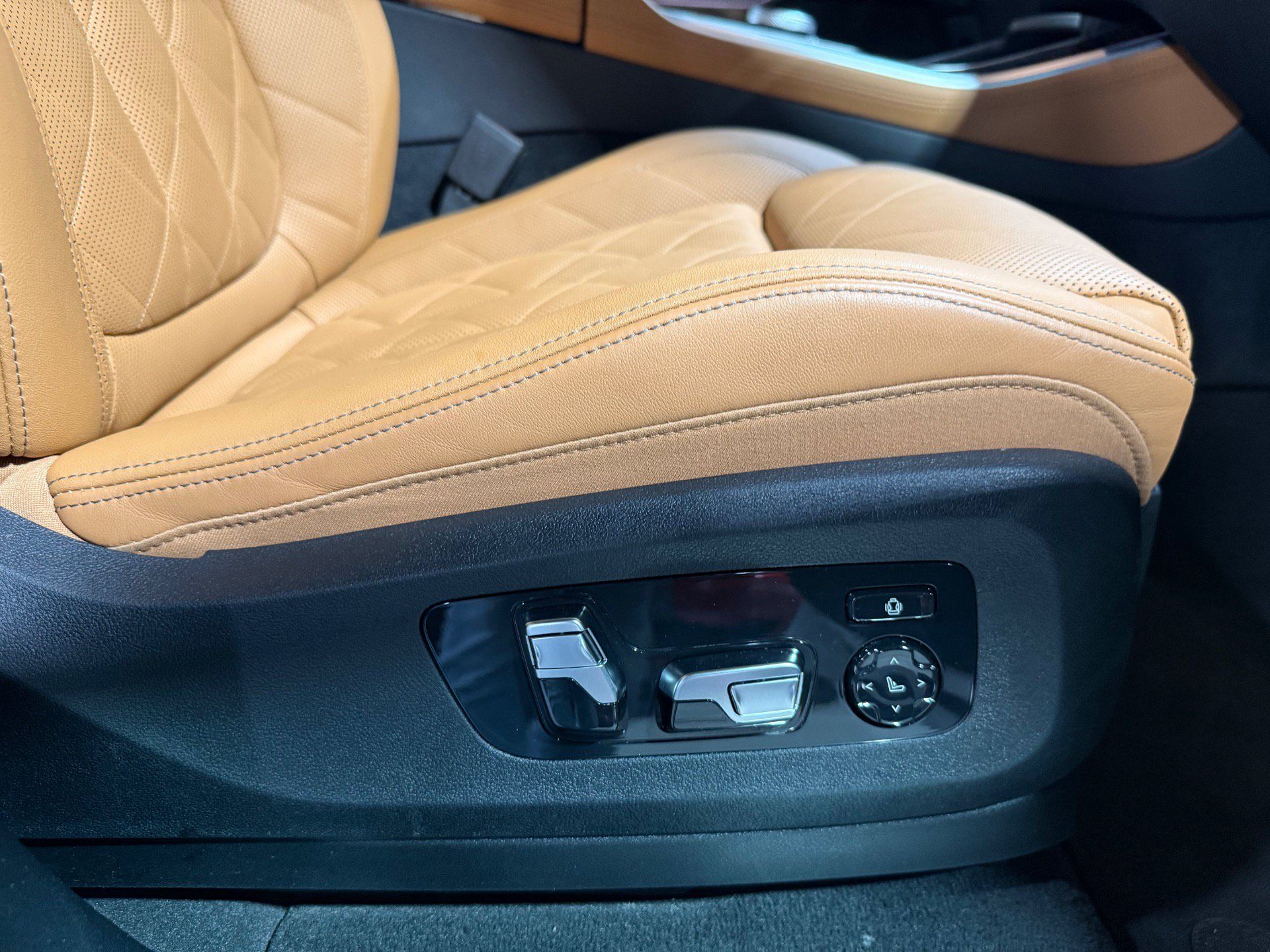 Used 2026 BMW X5 xDrive40i w/ M Sport Package AWD/4WD image 55