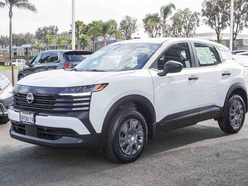 Used 2025 Nissan Kicks S FWD image 4