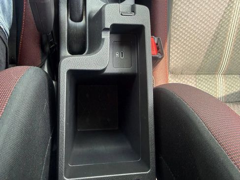 Used 2024 Nissan Versa SR FWD image 31