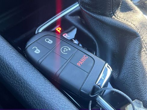 Used 2025 Jeep Compass Limited image 25