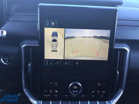 Used 2025 GMC Acadia Elevation image 43