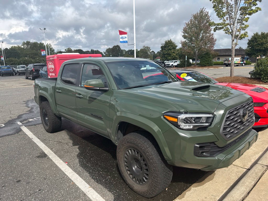 Used 2021 Toyota Tacoma TRD Sport w/ TRD Premium Sport Package AWD/4WD image 2