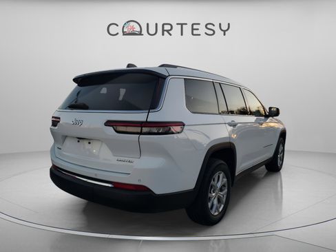 Used 2023 Jeep Grand Cherokee L Limited image 3