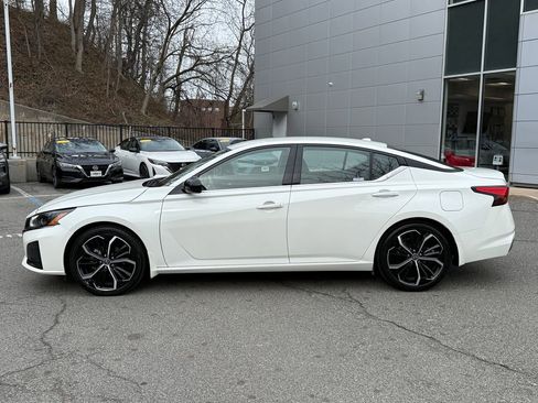 Used 2024 Nissan Altima 2.5 SR image 3