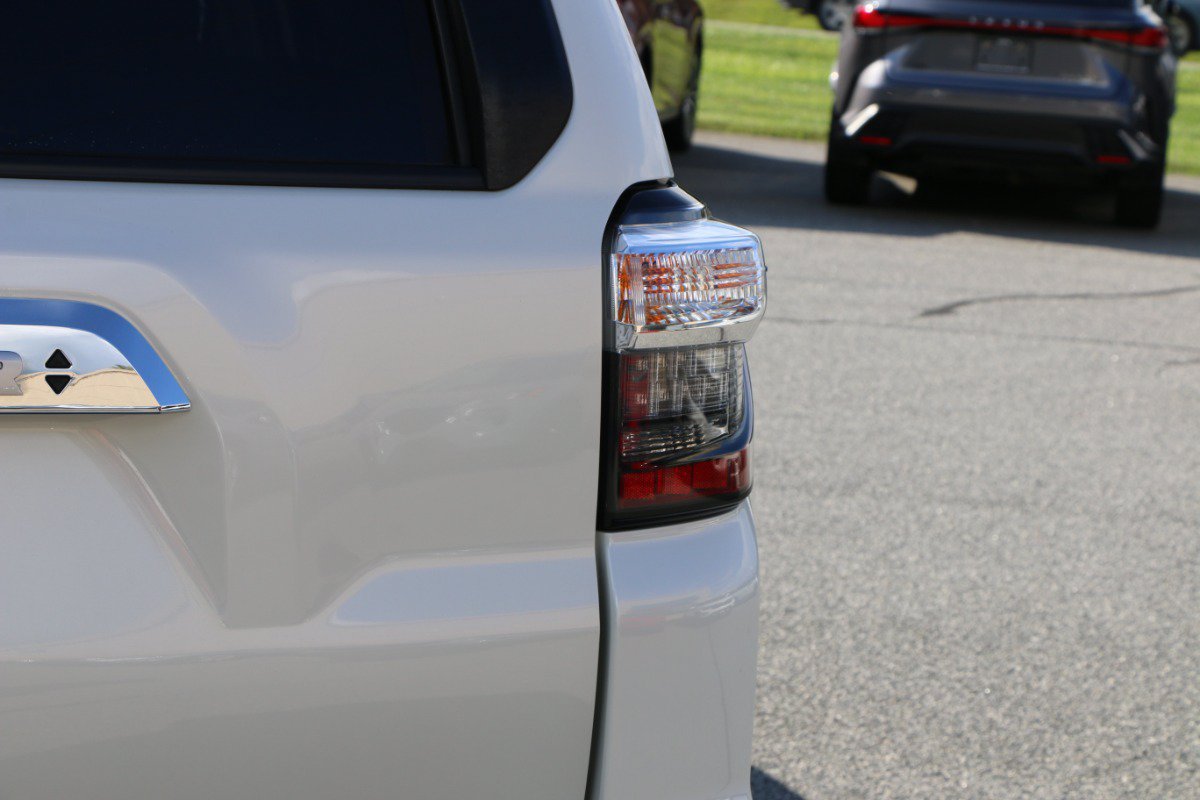 Used 2023 Toyota 4Runner Limited AWD/4WD image 7