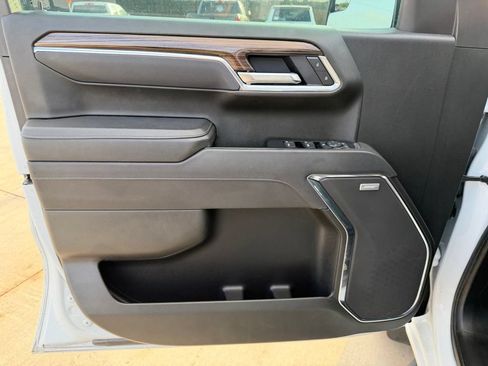 Used 2025 Chevrolet Silverado 1500 LT Trail Boss w/ Convenience Package II AWD/4WD image 13