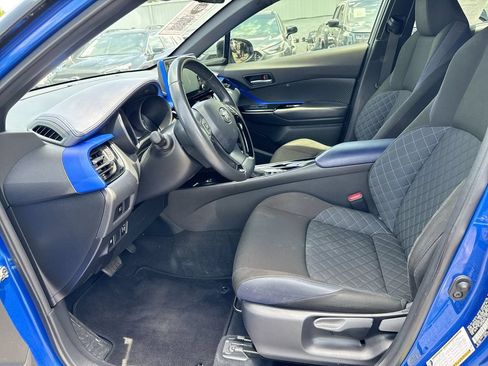 Used 2020 Toyota C-HR XLE FWD image 19