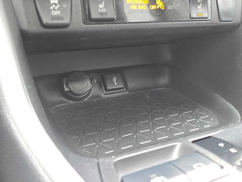 Used 2022 Toyota RAV4 XLE Premium AWD/4WD image 34