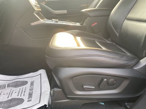 Used 2022 Ford Explorer XLT w/ Equipment Group 202A image 10