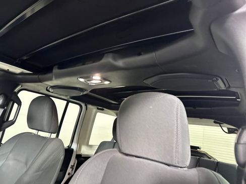 Used 2023 Jeep Wrangler Unlimited w/ Sun & Screen Package image 12