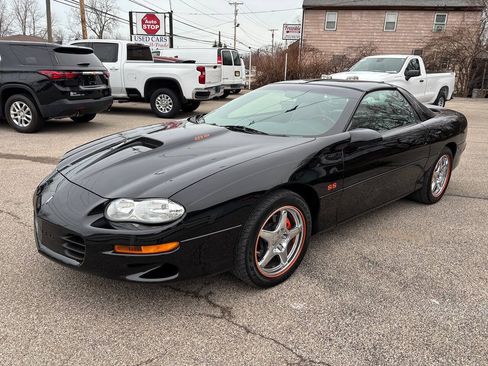 Used 2001 Chevrolet Camaro SS Coupe w/ SS Performance/Appearance Pkg RWD image 6