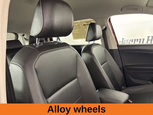 Used 2021 Volkswagen Tiguan SE image 28