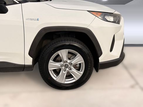 Used 2019 Toyota RAV4 LE image 12