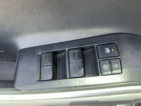 Used 2022 Toyota Highlander LE image 15