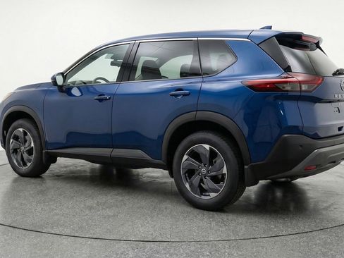 Used 2025 Nissan Rogue SV image 6