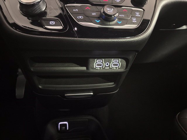 Used 2025 Chrysler Pacifica Select FWD image 38