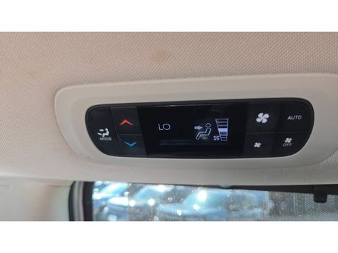 Used 2024 Chrysler Pacifica Touring-L FWD image 22