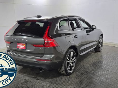 Used 2018 Volvo XC60 T5 Momentum w/ Vision Package AWD/4WD image 7