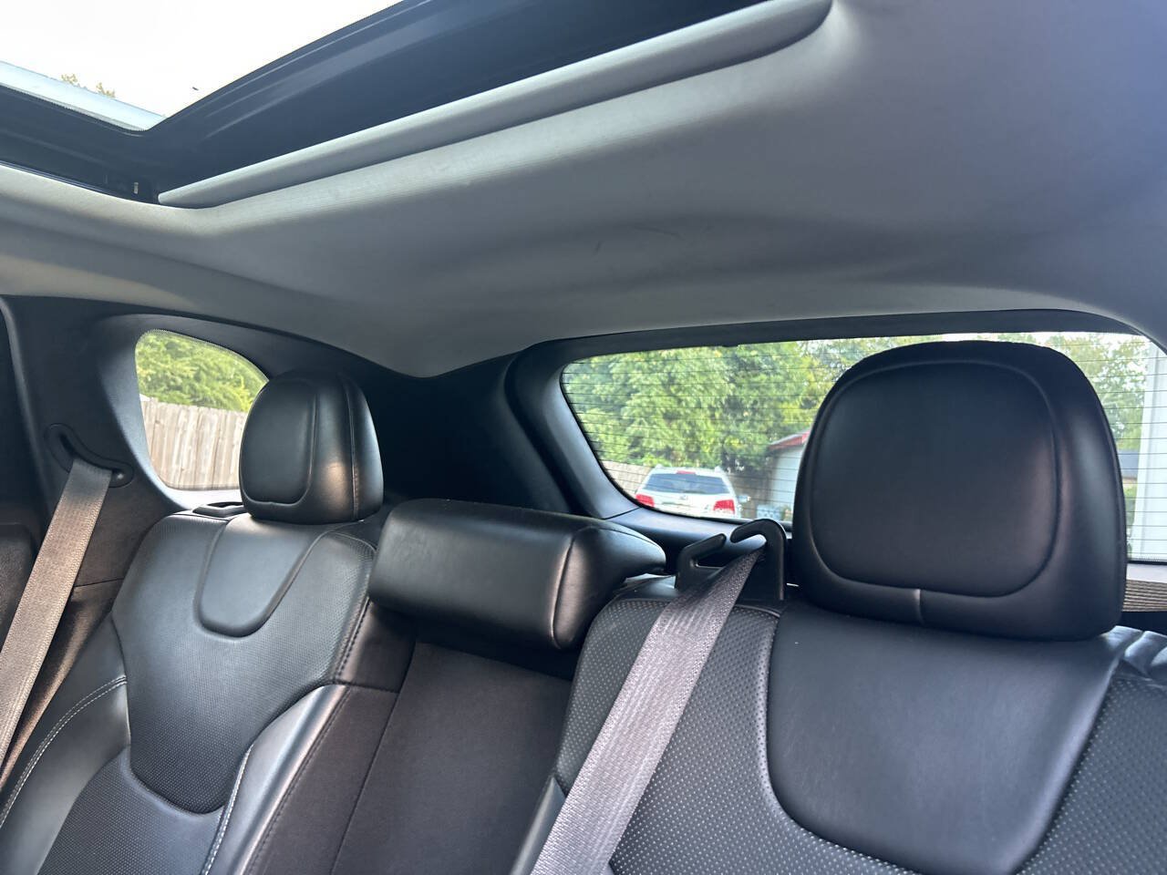 Used 2019 Jeep Cherokee Limited FWD image 17