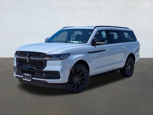 New 2026 Lincoln Navigator L Reserve w/ Jet Appearance Package AWD/4WD image 1