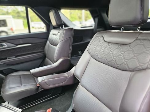 Used 2025 Ford Explorer Platinum w/ LUX Leather Package AWD/4WD image 28