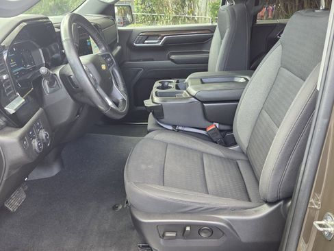 Used 2023 Chevrolet Silverado 1500 LT AWD/4WD image 3